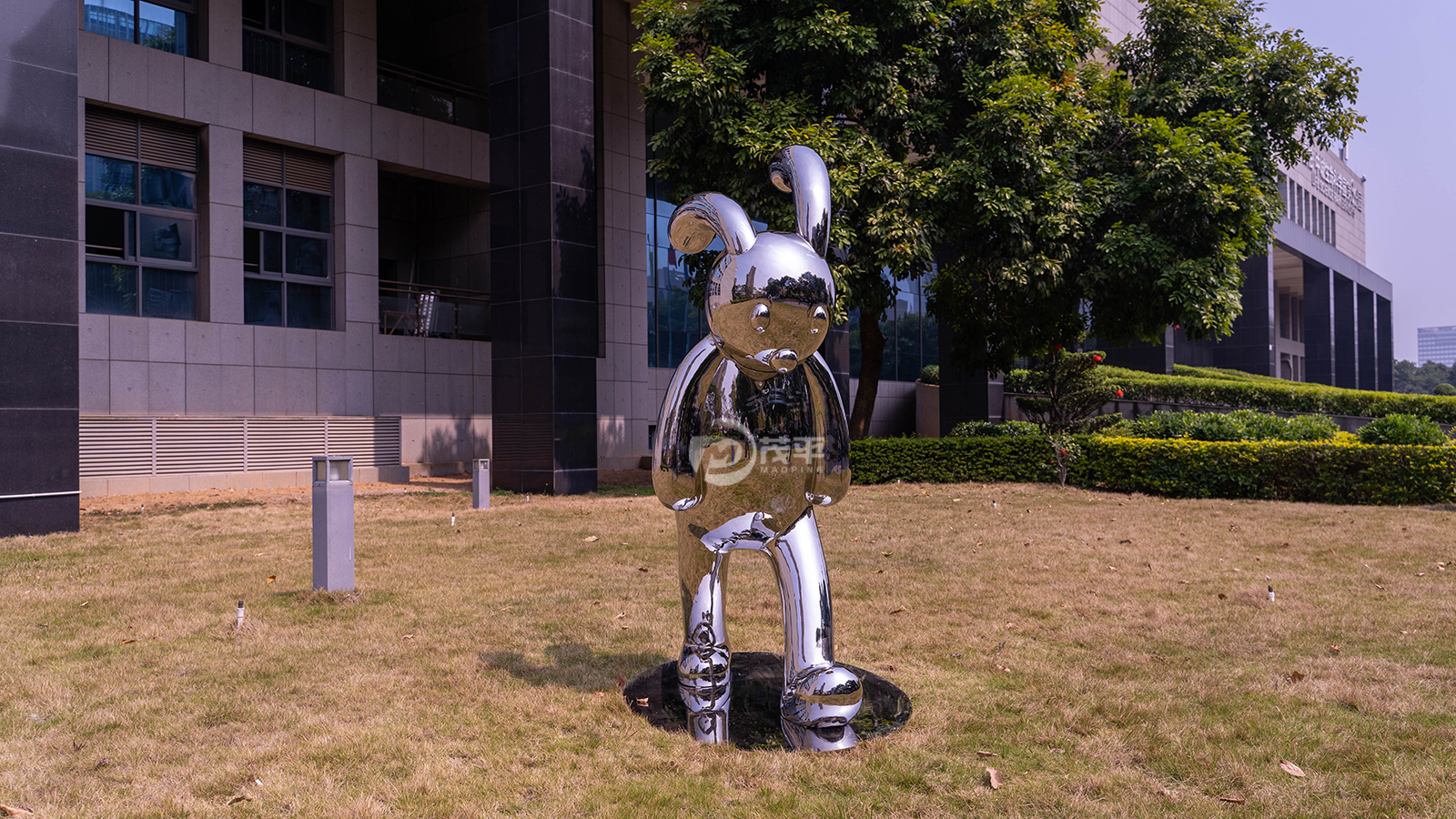 rabbit sculpture