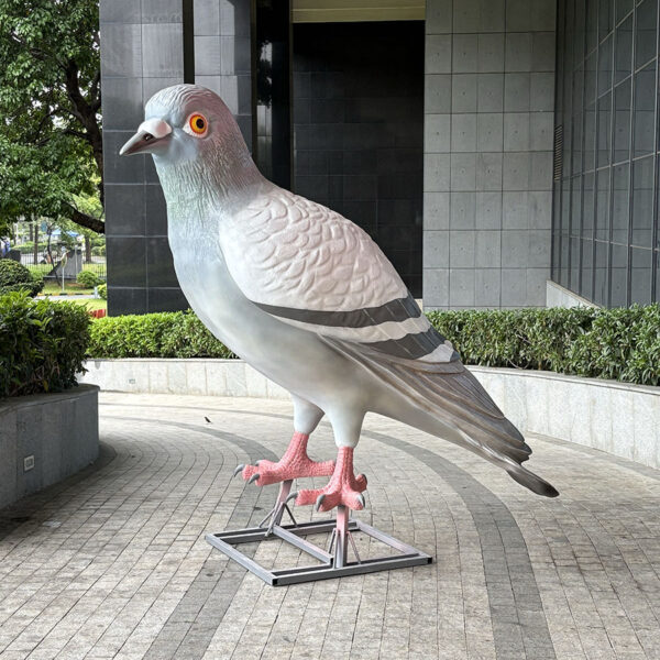 200cm Fiberglass Pigeon Sculpture – Realistic Outdoor Bird Art for Public & Commercial Spaces