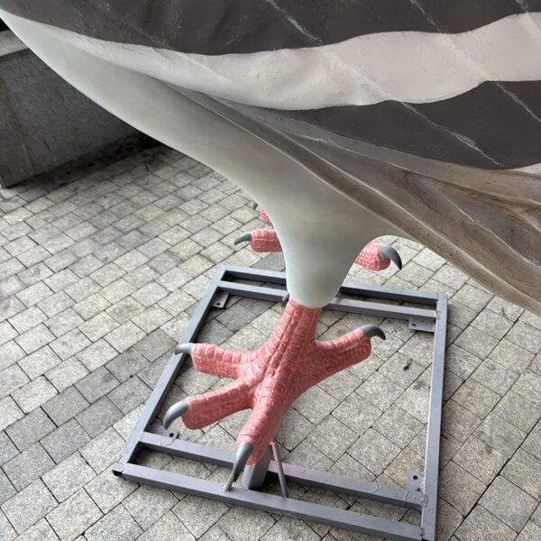 200cm Fiberglass Pigeon Sculpture – Realistic Outdoor Bird Art for Public & Commercial Spaces - Image 4