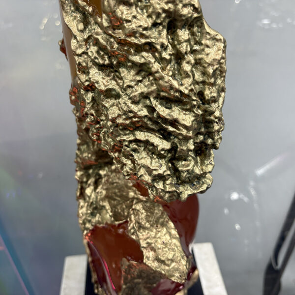 Modern Resin Sculpture with Gold Texture for Luxury Interior Decor - Image 2