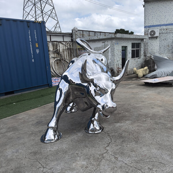 Modern Charging Bull Artwork for Outdoor & Corporate Decoration - Image 3