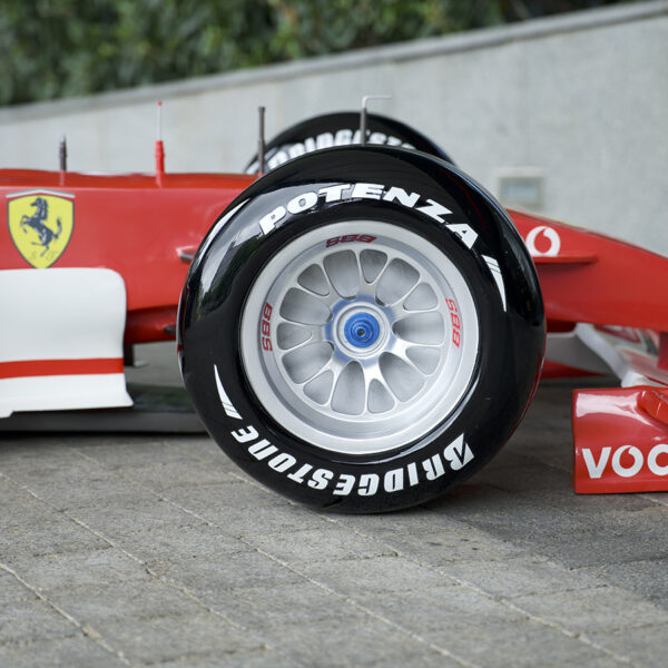 Racing car