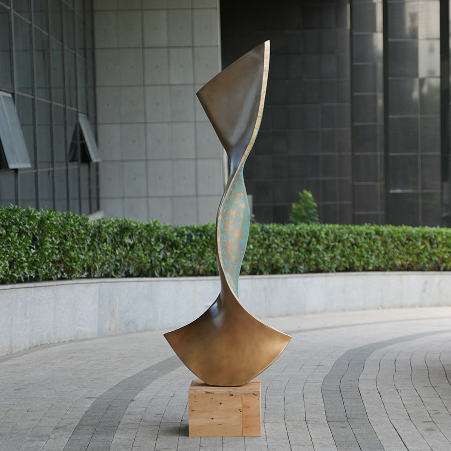 "Eternal Flow" – Modern Twisted Ribbon Metal Sculpture for Hotel & Corporate Lobbies - Image 5