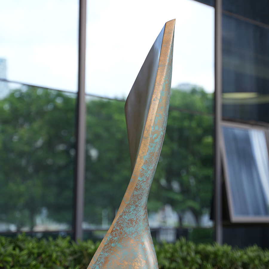 "Eternal Flow" – Modern Twisted Ribbon Metal Sculpture for Hotel & Corporate Lobbies - Image 2