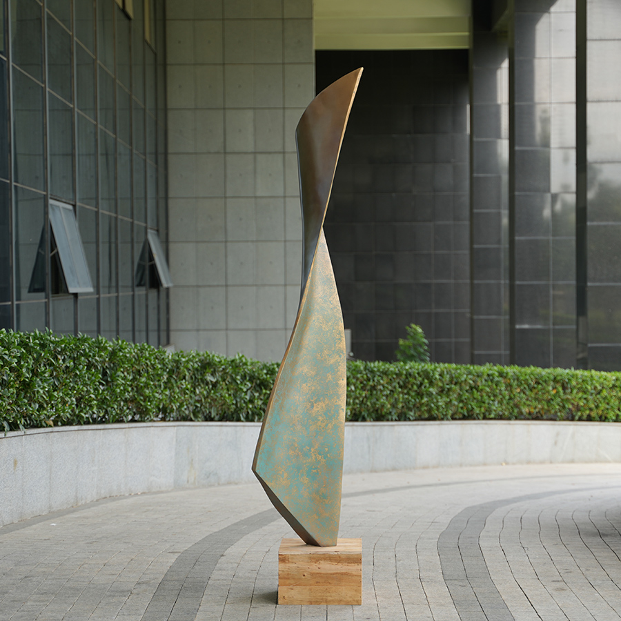 Abstract Stainless Steel Floor Sculpture with Patina Finish for Luxury Interior Spaces - Image 5